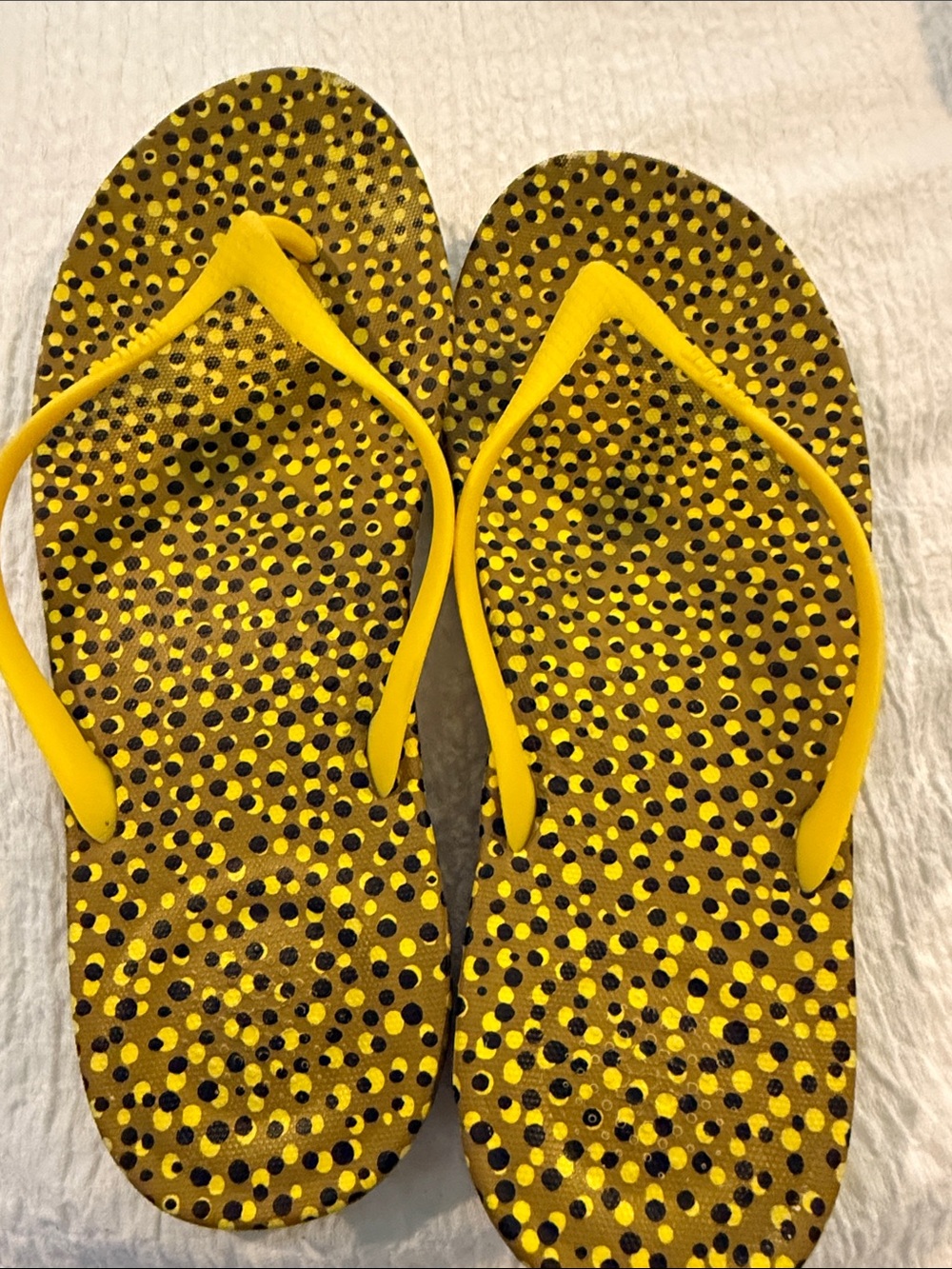 FitFlop ergonomic Yellow Polka Dot Flip Flops